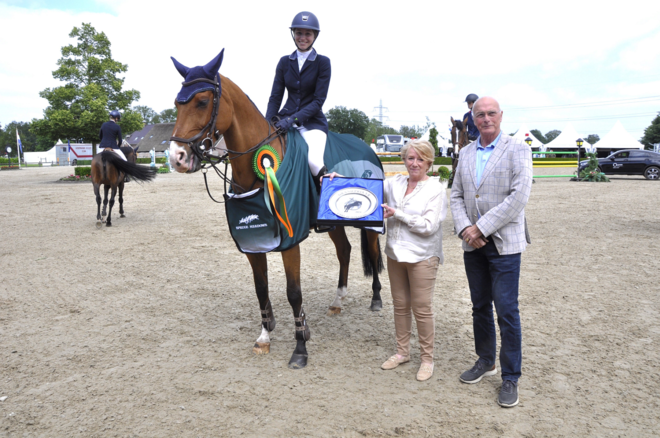 Evelyne Putters zegeviert in de Young Rider Grand Prix van Zuidwolde