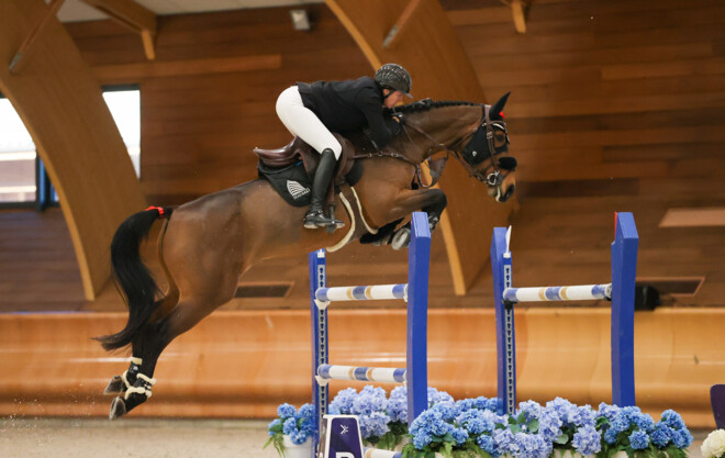 Gudrun Patteet triomfeert in de CSI2* GP van Valence