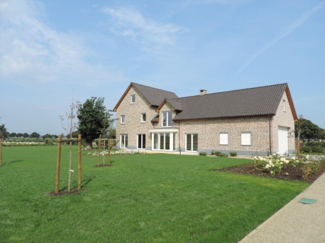 Hoeve met paardenaccommodatie te Kinrooi