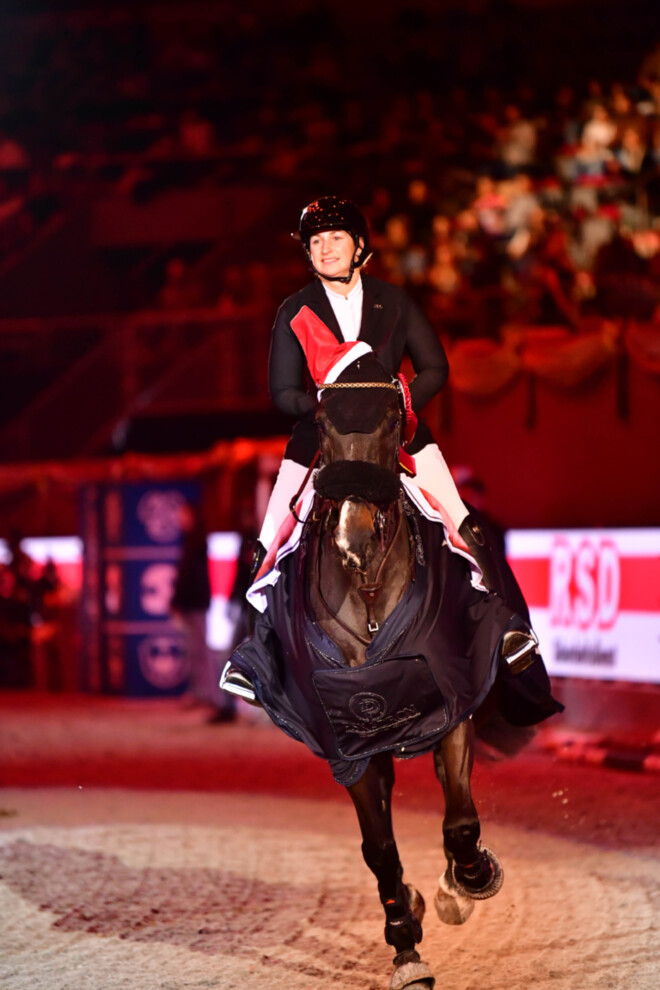 Ijzersterke Charlotte Philippe spurt naar overwinning in Salzburg