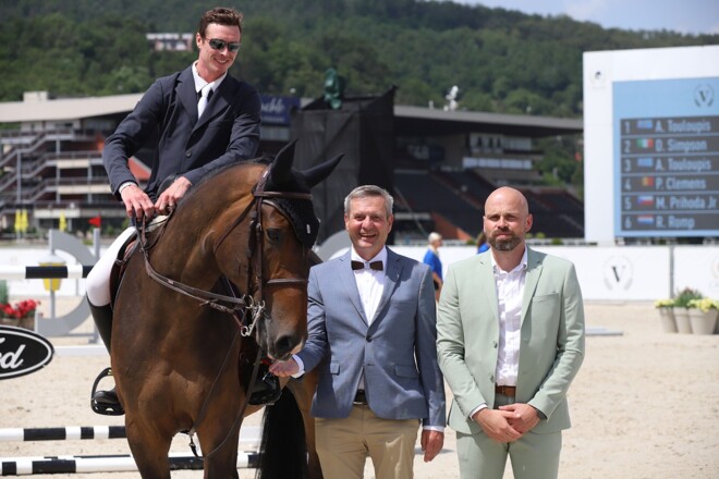 Pieter Clemens springt naar zilver in openingsrubriek van Praag
