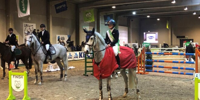 Janne Caals rondt knappe barrage foutloos af en springt naar goud in de klasse Midden