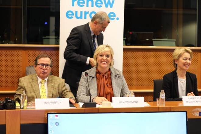 von der Leyen luistert naar paardensector