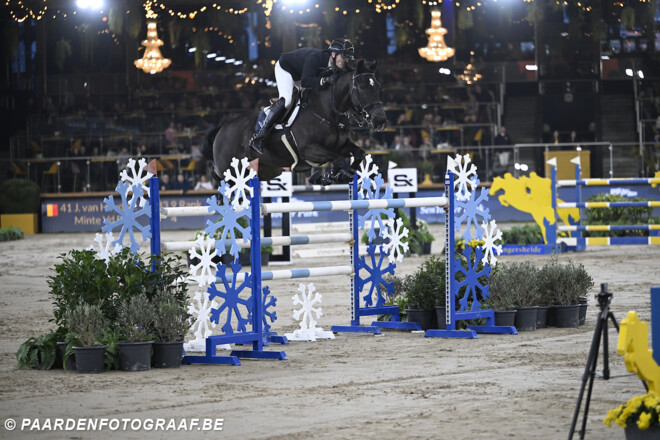 Jules van Hoydonck neemt winnende start in het Azelhof