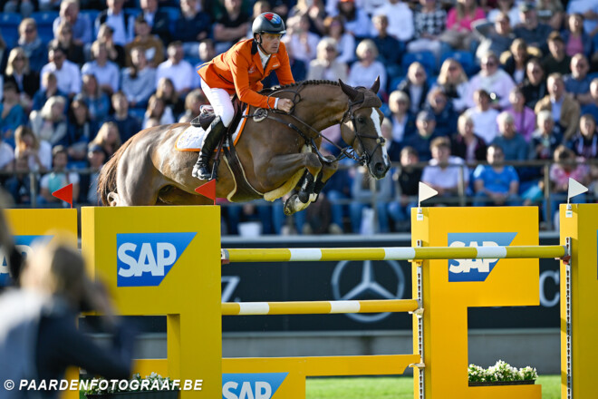 Willem Greve neemt de leiding over op NK Springen