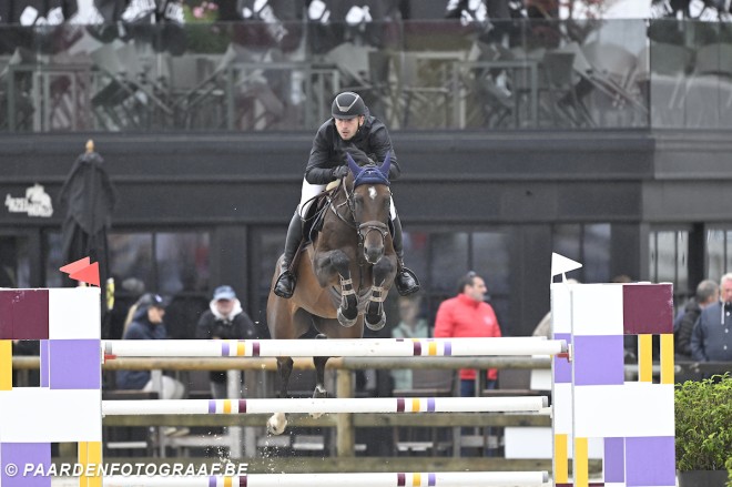 Logan Leemans verzekert ochtendwinst in het Azelhof