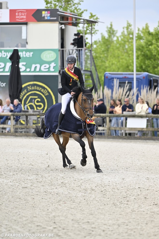 Belgische springruiters schitteren opnieuw: verrassende podiumscores in Rouen!