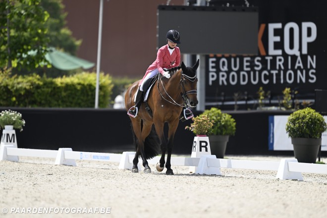 Waar een droom eindigt en een nieuwe begint: Jette de Jong zwaait Young Riders-tijd uit