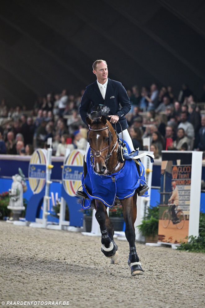 Niels Bruynseels zet Amsterdam op zijn kop in WERELDBEKER!