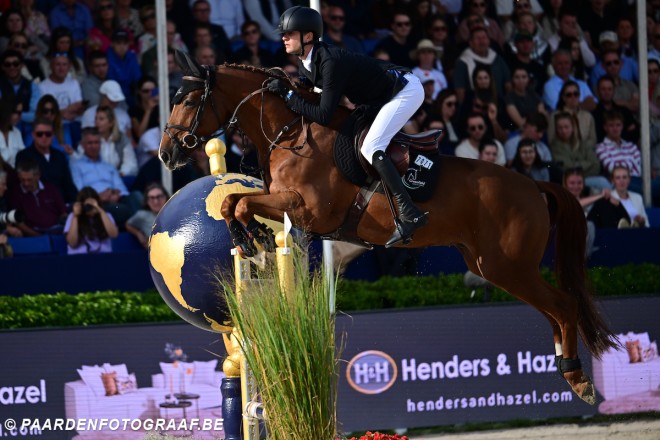 Jeroen De Winter wint CSIYH1* 7 & 8 YO Horses in Lier