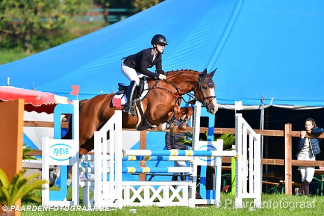 Kristien Both kroont zich tot Belgisch kampioene bij de 6-jarige eventingpaarden