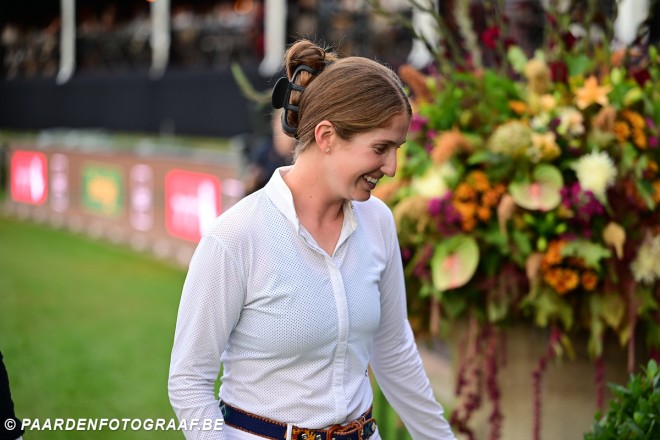 Frans podium in Saint-Tropez, maar Emilie Conter knokt zich met Chablis Z naar top tien in de Grote Prijs