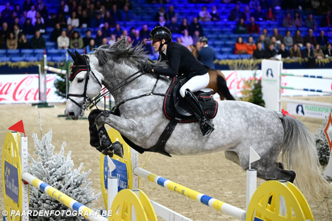 Marie Foulon schittert op het podium in hoofdrubriek van Bonheiden