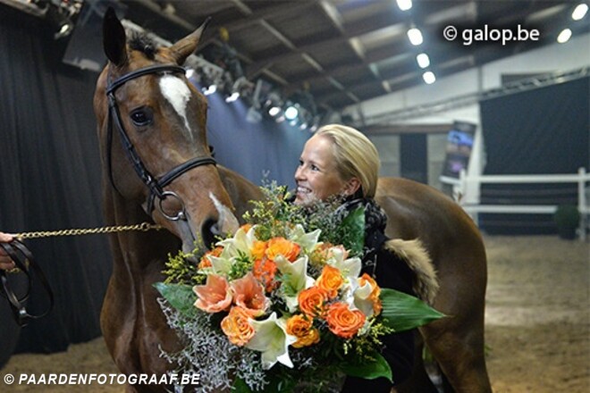 Jeugdruiters shoppen op Horse Auction Belgiu