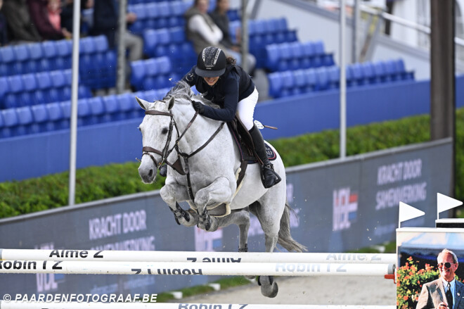 Katja Haep schittert op het podium in hoofdrubriek van Opglabbeek