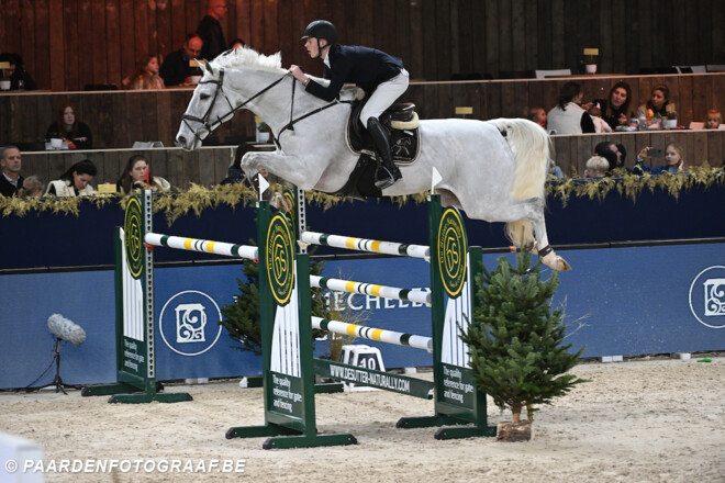 Brent de Schrijver springt naar winst in openingsrubriek van Lier!