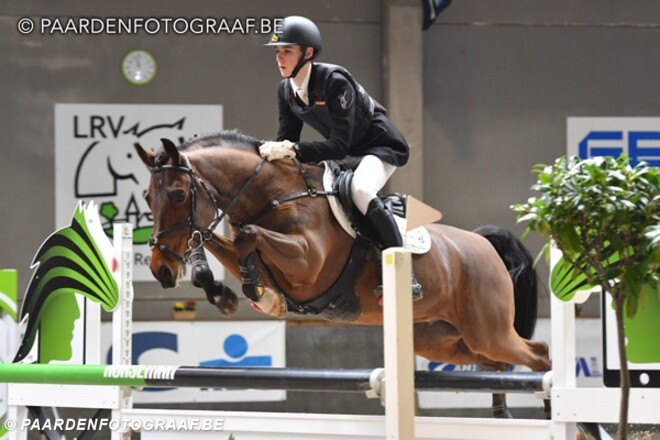 Nationale kampioenen stijl bij de pony's