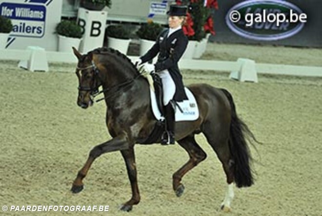 Helen Langehanenberg wint WB finale
