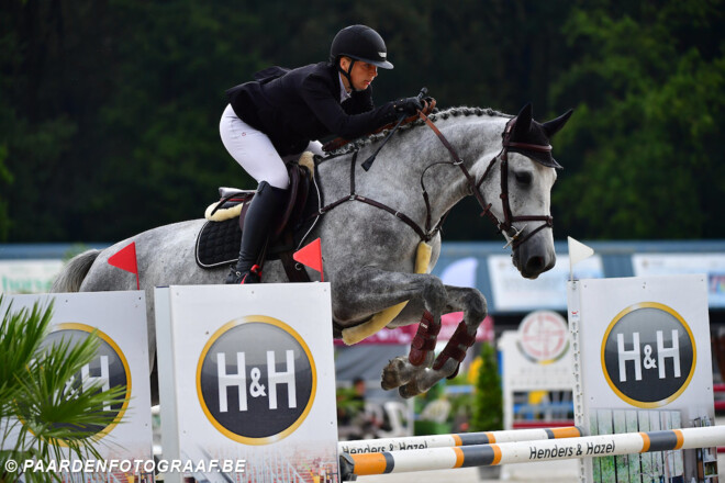 Daisy Bruyninx wint de tweede manche van de STX Cyclus voor 6-jarige paarden