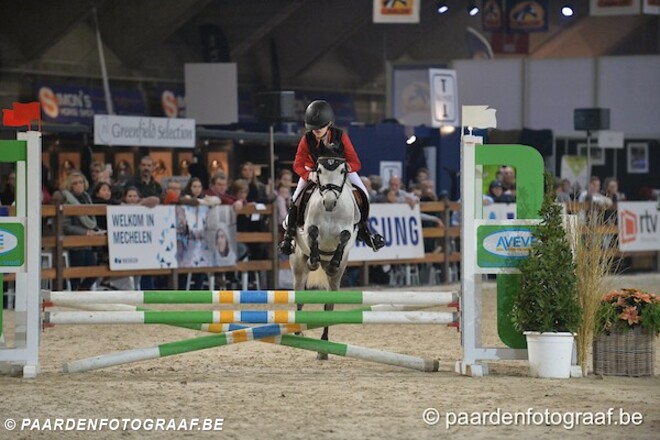 JM18: Pauline Vlekken wint bij kleine ponies