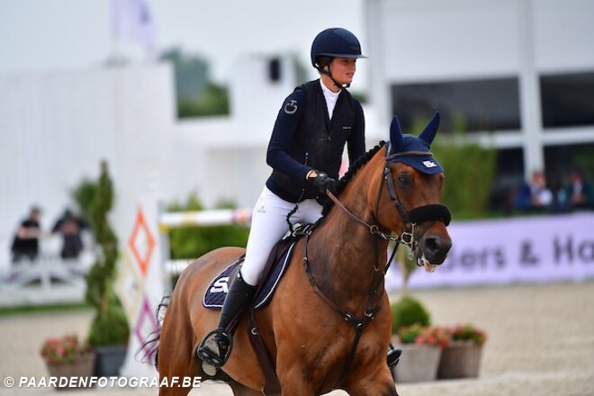 Zoe Conter schittert in CSI5* GP Wellington!