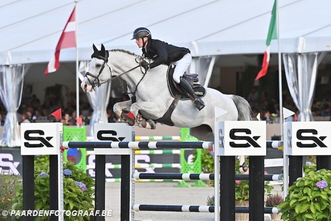 Housen op het podium in Grand Prix Qualifier