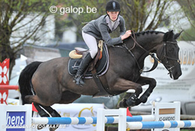 Nele Dewandel wint in Basècles