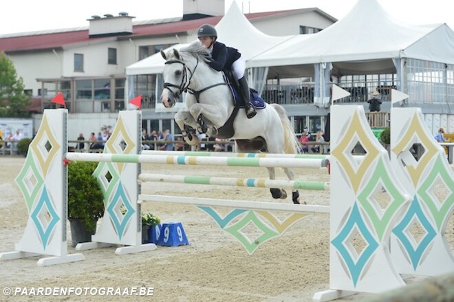 Louise Ameeuw start met overwinning!