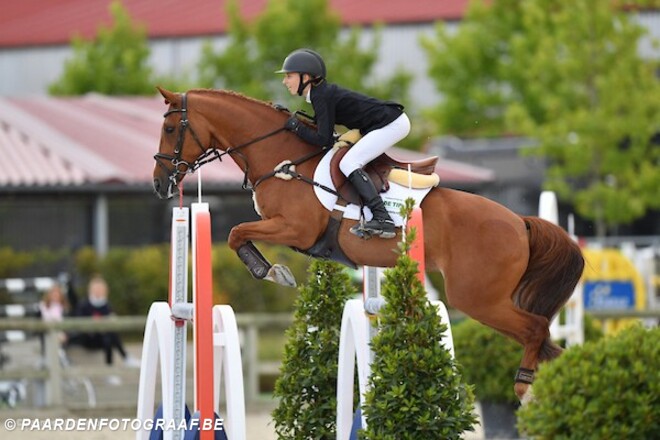 Zes ponyruiters starten foutloos aan hun BK!