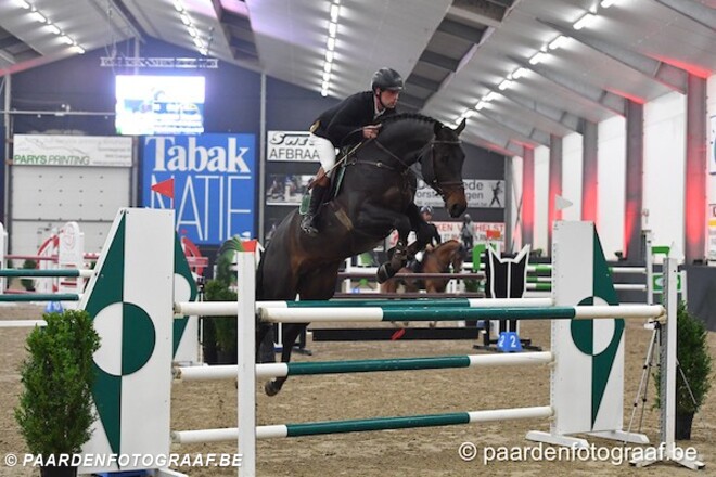 Dennis Caubergs begint de dag op het podium!