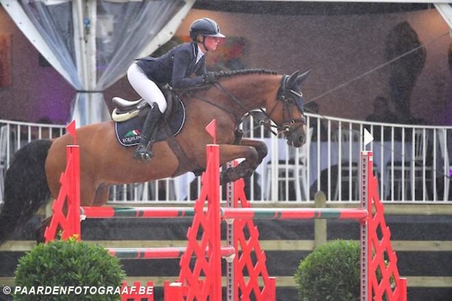 Elisa Strubbe springt op het podium!