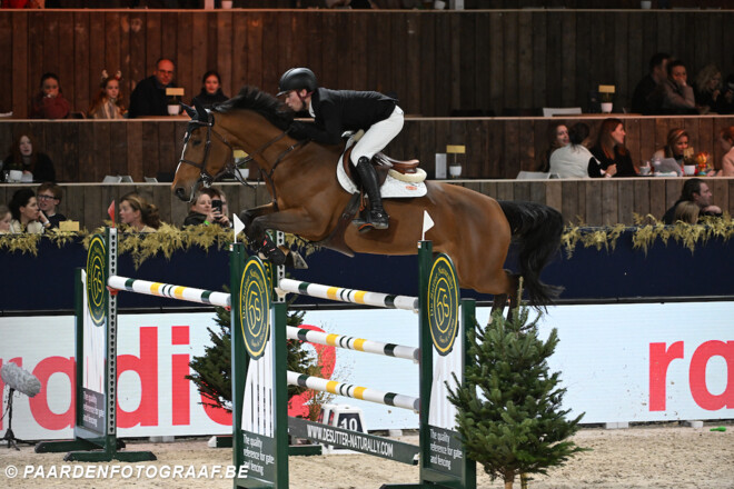 Mathieu Guery snelt naar overwinning in Oliva