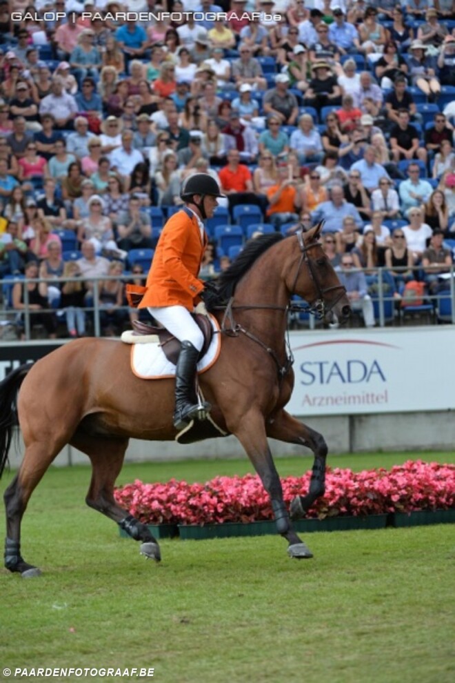 Zenith teruggekocht, Aquila verkocht
