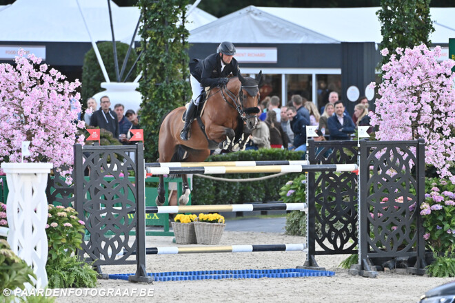 Karel Cox snelt naar overwinning in hoofdrubriek in Herning!