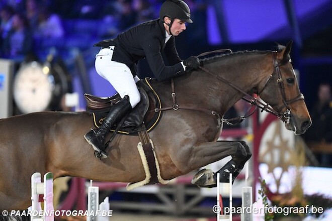 Hannes Symons spurt naar overwinning!