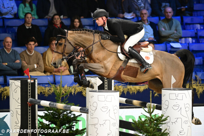 Guery springt op het podium tijdens hoofdrubriek van Moerzeke