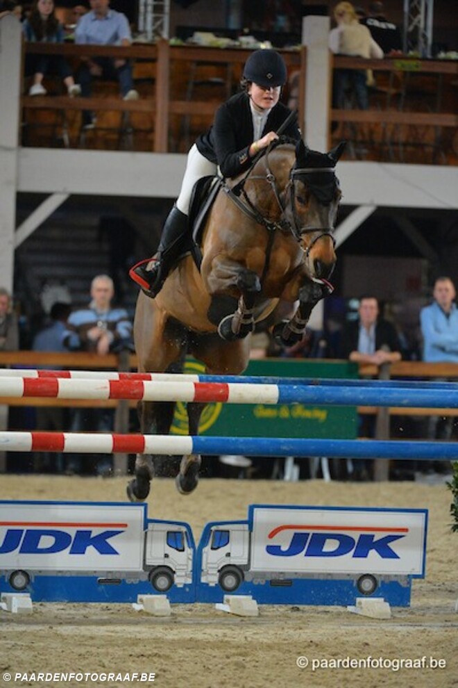 Alice Oost start met winst in Fontainebleau!