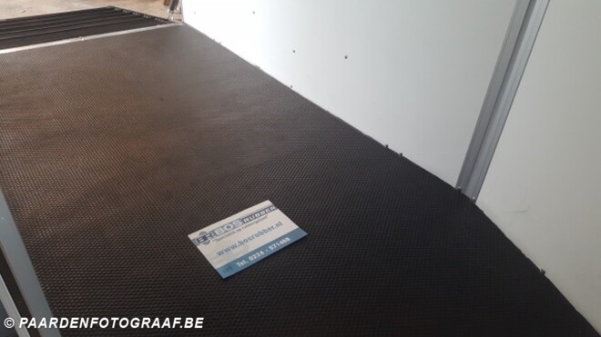 Veiligheid met antislip rubber in trailer