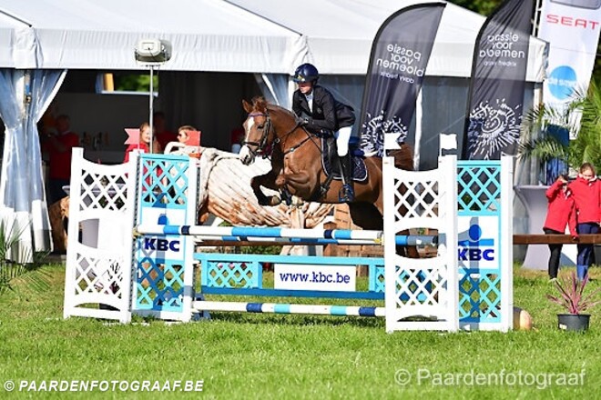 JM17: Daphne Steenssens wint de Schol/Jun 1m