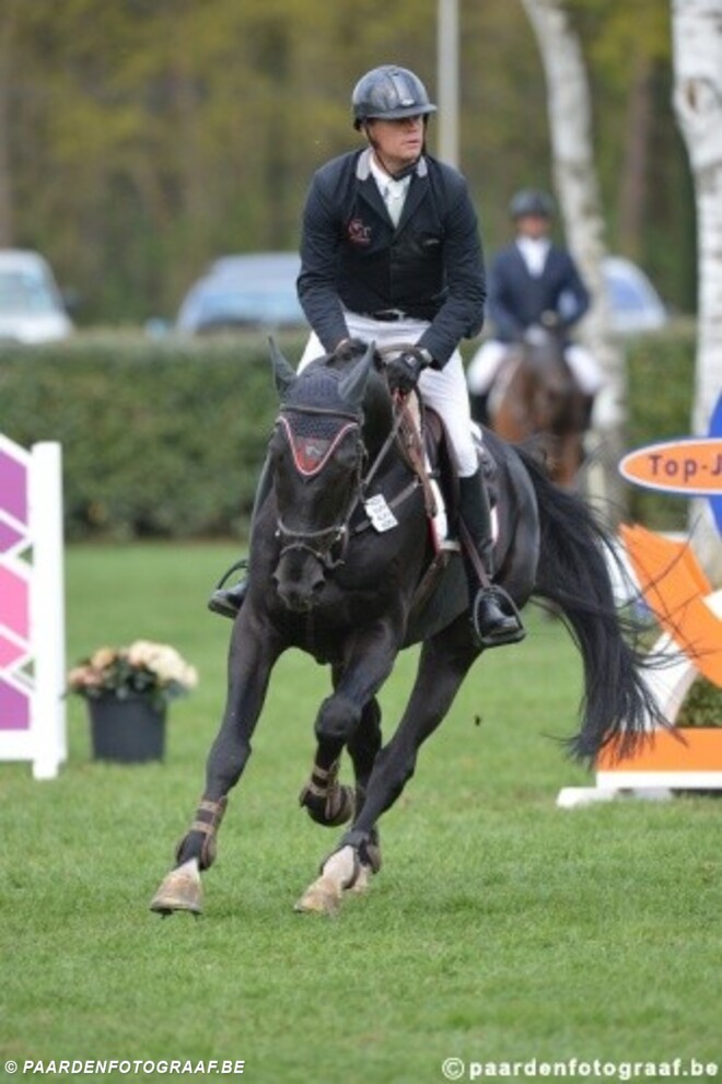 Guery verkoopt V Pleasure aan Lucy Davis