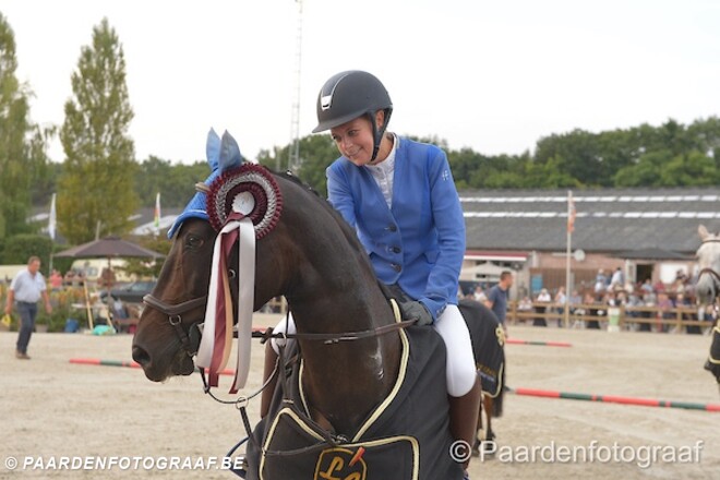 JM-IM17: Gina van den Dries wint het 1m00