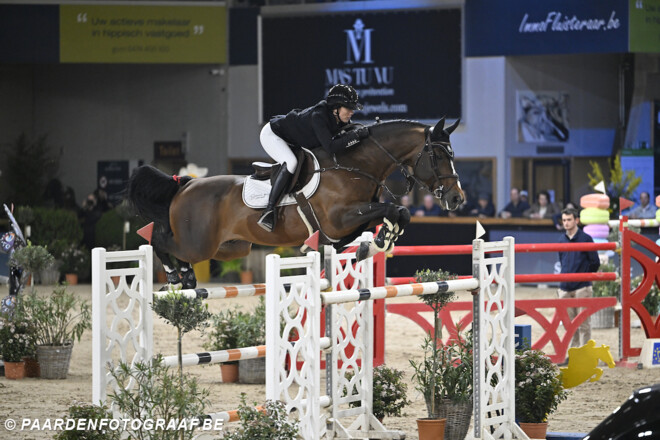 Gudrun Patteet springt op het podium is Ascona