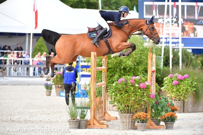 Leonie Peeters snelt naar overwinning!