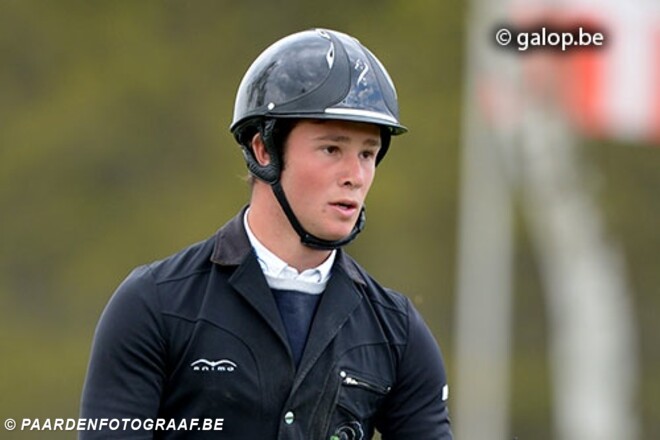 Van Paesschen start met winst in 't Stad