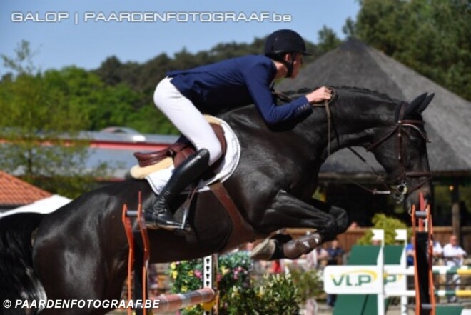Kobe Hendrix pakt de 1.40m-proef in Hasselt