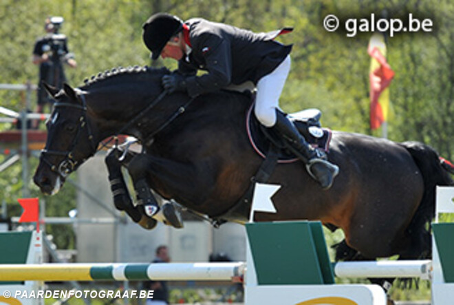 Whitaker op één en drie in Treffen