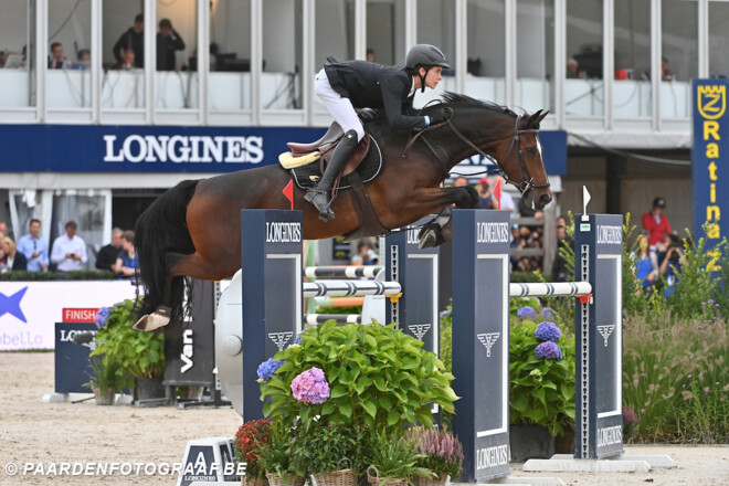 Thibeau Spits spurt naar winst in het Azelhof!