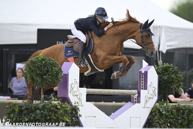 Robin Vermeir en Ella Bomeré op het podium in Zuidwolde