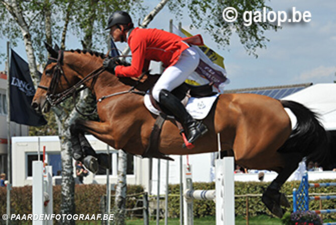 Mathy raapt dollars in Spruce Meadows