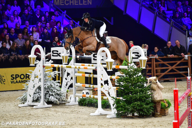 Gudrun Patteet triomfeert in de CSI2* GP van Courrière